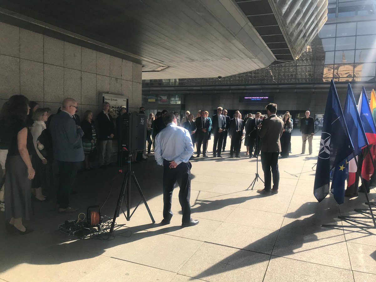 The #BalticWay35 exhibition opened today in #Prague!

Our drive for freedom is as strong as ever, but so are the challenges. 

Unity is key – for the #Baltics, #Czechia, #Ukraine, and all who stand for freedom and democracy. 

Together, we form an unbreakable chain.