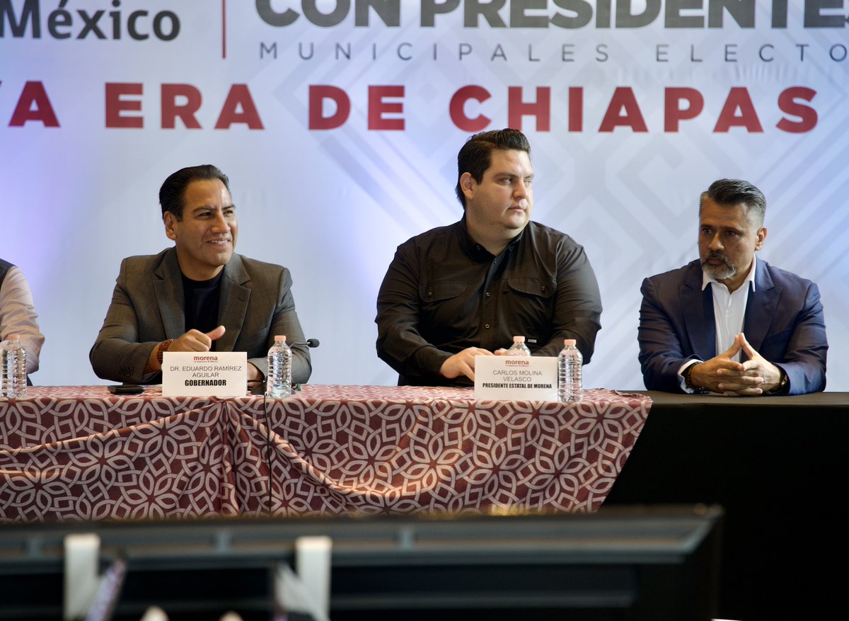 Sostuve una reunión de trabajo con presidentas y presidentes municipales electos de Morena, con quienes compartimos el compromiso de trabajar para impulsar el desarrollo y bienestar de nuestro estado.

En nuestra reunión, les invité a mantenernos fieles a los principios de