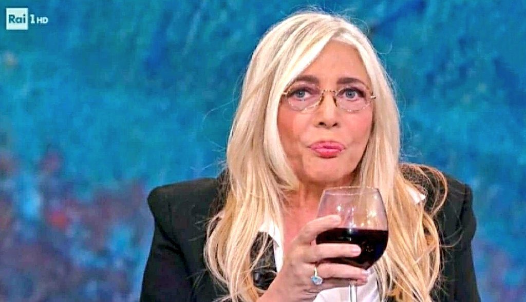 Lemon____G's tweet image. #GrandeFratello

Shaila riesce a farmi stare simpatica Helena.

Non ci posso credere.