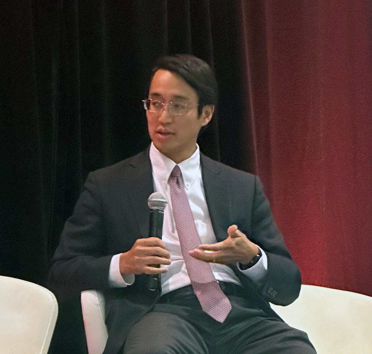 Incredible #MedicaidSummit today in Chicago! Leaders from around the country discussing the latest on managed care directed payments and the implications of new #Medicaid rules. Read our latest brief on state directed payments (SDPs)! essentialhospitals.org/medicaid-state… #SDPSeptember