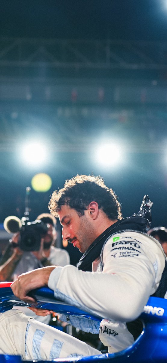 F1WallpaperHQ's tweet photo. #Wallpapers 📱
  └📂 #Formula1 🏁
     └📂 #SingaporeGP 🇸🇬
        └📂 Daniel #Ricciardo 🇦🇺 https://t.co/fX6GjGNE7Y