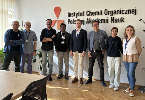 Savateev Lab (@savateevlab) on Twitter photo 🇪🇺🚆Euro trip continues! This time <a href="/OSavateev/">Oleksandr Savateev</a> gives a lecture at the Institutes of Polish Academy of Sciences.🇵🇱 Thank you for invitation <a href="/JuanCar38422560/">Juan Carlos Colmenares</a>! 🙏Great environment and great infrastructure to do research! 🇪🇺🚆Euro trip continues! This time <a href="/OSavateev/">Oleksandr Savateev</a> gives a lecture at the Institutes of Polish Academy of Sciences.🇵🇱 Thank you for invitation <a href="/JuanCar38422560/">Juan Carlos Colmenares</a>! 🙏Great environment and great infrastructure to do research!