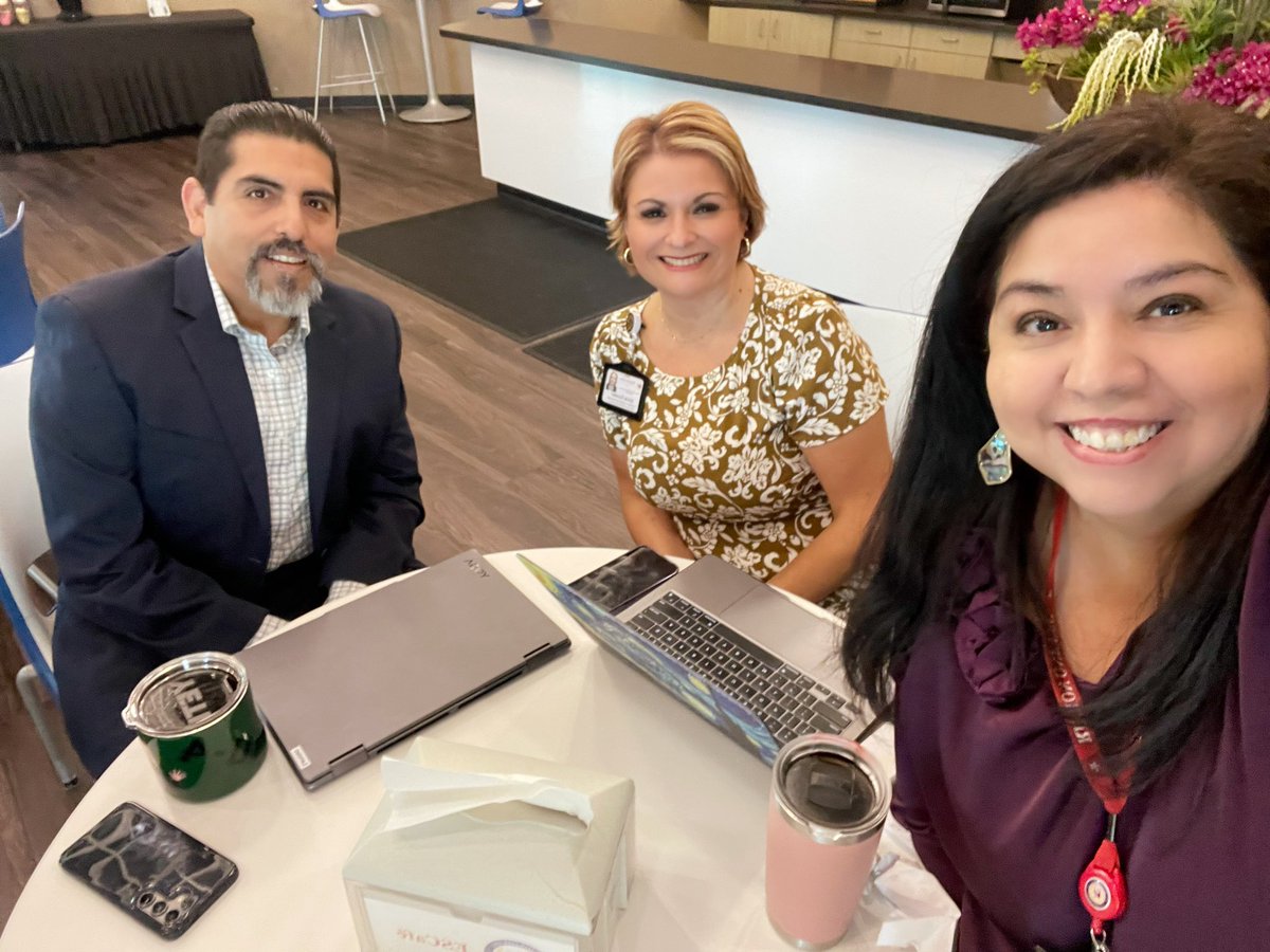 solution driven conversations 😎💪🏼 #RegionOneESC 
<a href="/mikechuca/">Miguel Chuca</a> <a href="/hngrstrike/">Sylvia Escobar</a>