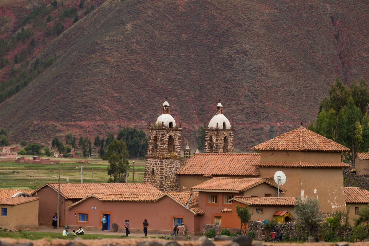 MINCETUR's tweet image. ¡Descubre #Raqchi y conoce el legado milenario de los incas!  🙌

Esta comunidad te abre sus puertas para compartir sus costumbres, artesanías y prácticas ancestrales. Camina por el Qhapaq Ñan, visita el majestuoso Templo de Wiracocha y vive una experiencia auténtica en contacto