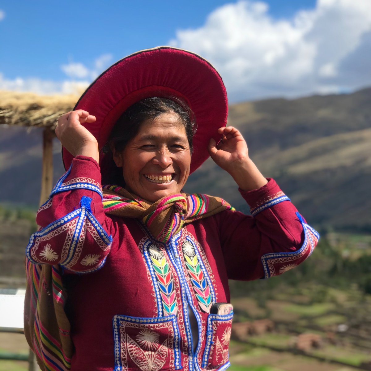 MINCETUR's tweet image. ¡Descubre #Raqchi y conoce el legado milenario de los incas!  🙌

Esta comunidad te abre sus puertas para compartir sus costumbres, artesanías y prácticas ancestrales. Camina por el Qhapaq Ñan, visita el majestuoso Templo de Wiracocha y vive una experiencia auténtica en contacto