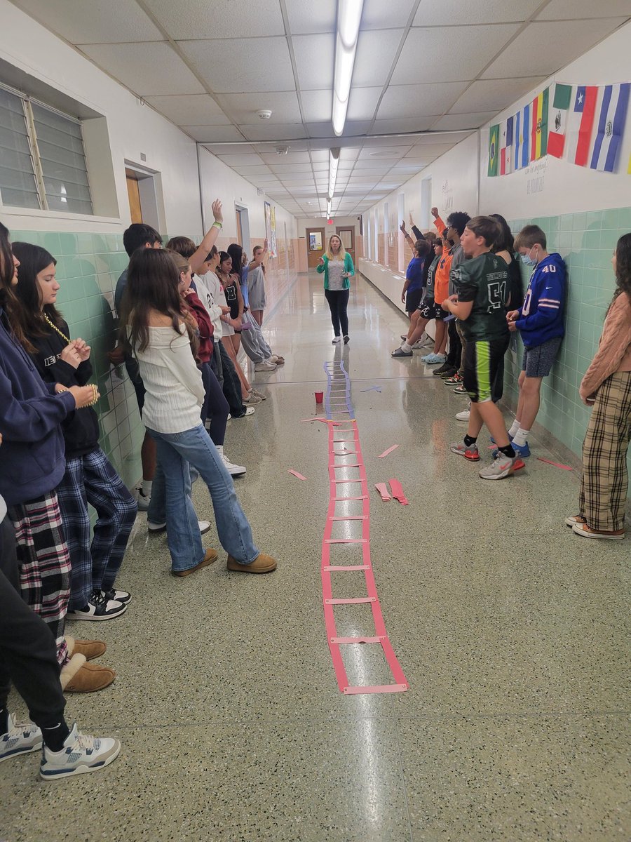 Oldfield_MS's tweet photo. Mrs. Miller's students are learning about the Transcontinental Railroad. Split into the Union Pacific & Central Pacific teams & competed to complete their tracks while being stopped by unhappy farmers and Mountains! #OneHFamily #HFInnovates #HFStrongerTogether #HFUnited https://t.co/mzwUWYCqgz