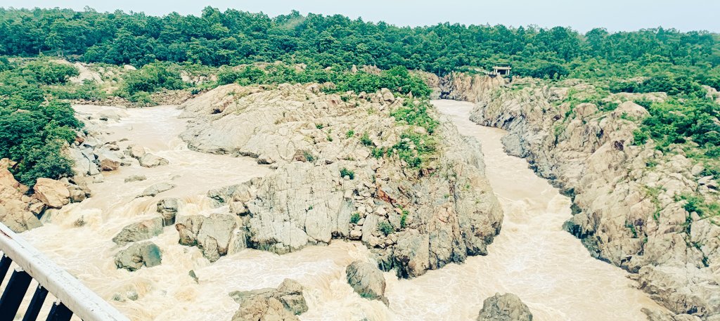 Mrutunjaypadhan's tweet photo. ପ୍ରତିବର୍ଷ ବର୍ଷା ଦିନରେ ନଦୀ ବଢ଼ି ହେଇଥାଏ କିନ୍ତୁ ଏ ବର୍ଷ ଟି ସଂପୂଣ୍ଣ ଅଲଗା I #BHIMAKUNDA #ଭୀମକୁଣ୍ଡ #KEONJHAR #ମୟୂରଭଞ୍ଜ #ପର୍ଯୟଟନସ୍ଥଳୀ #ନଦିବଢ଼ି #RIVER #ବୈତରଣୀ #Baitarani #ODISHA #TWORISTPLACE #BEUTIFULPLCE https://t.co/f1p2Tqxxrp