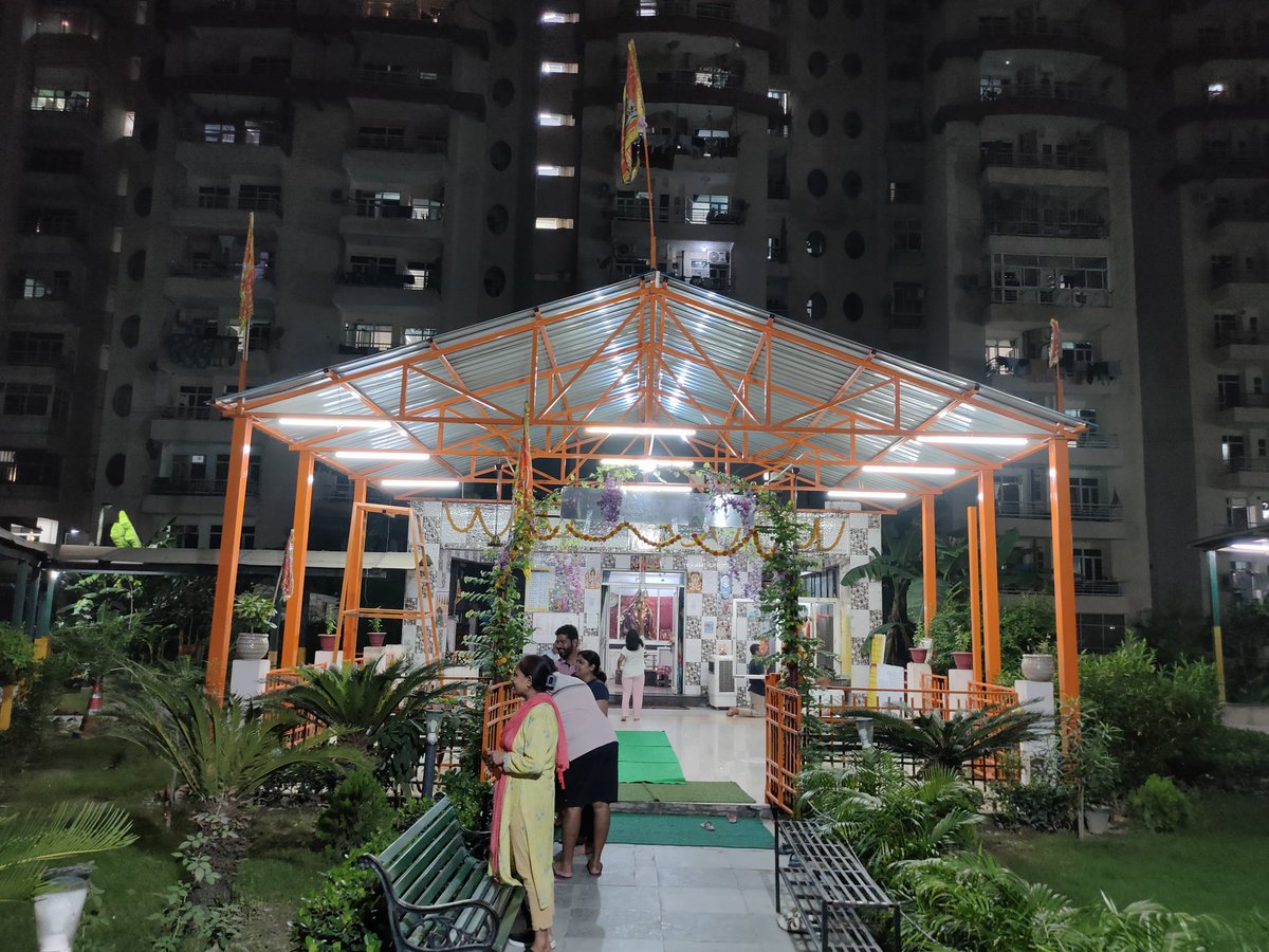 deepakrohillas's tweet photo. बड़े ही दुर्भाग्य की बात है जहां सोसाइटी में अवेद टावर के निर्माण हो जाते है और #ghaziabadauthority झांकती भी नही है और मंदिर पर बने शेड को अवेद घोषित करने में  बड़ चढ़ कर हिस्सा ले रही है बहुत ही दुर्भाग्य क��� बात है #YogiAdityanath जी देखिए आपकी सरकार में क्या क्या हो रहा है https://t.co/RqpPfH8krp