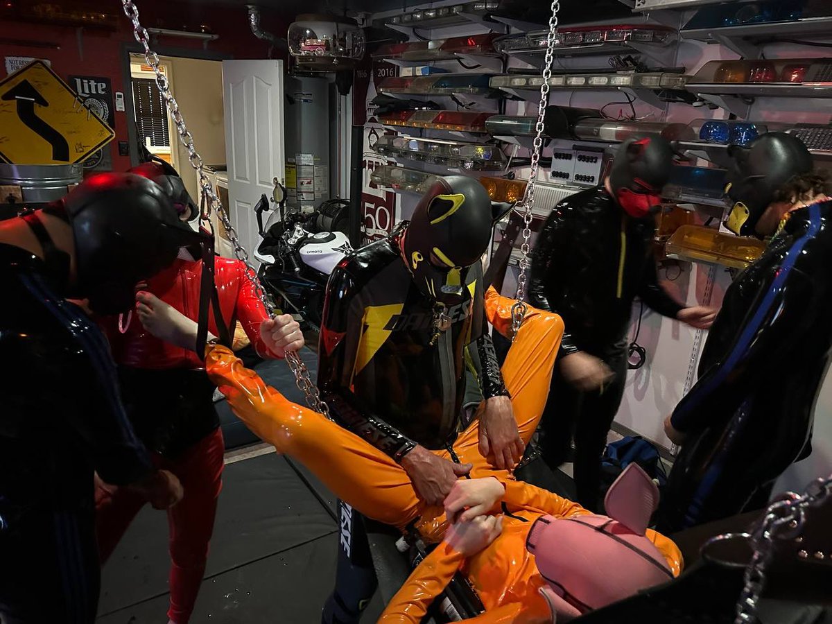 8eekeeper's tweet photo. I made our party rubbery over the weekend https://t.co/W5VcFX3dUz