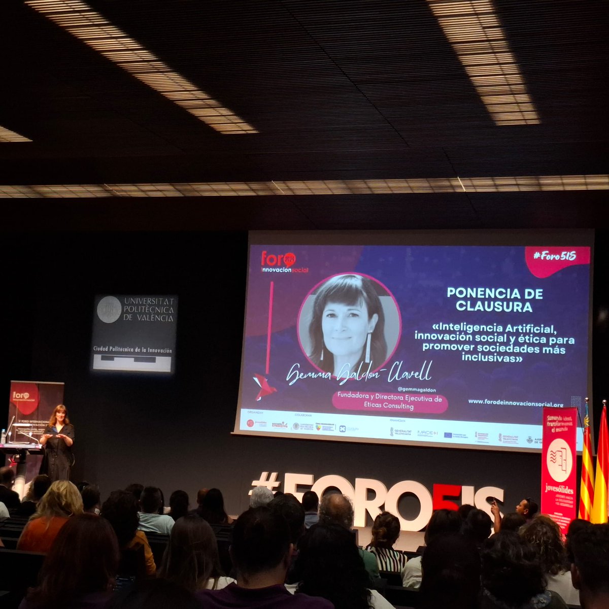 1/ ¡ Llegamos a la recta final de este #Foro5IS!  Pero no por ello menos retador el contenido de lo que vamos a escuchar. Conozcamos a nuestra ponente, Gemma Galdón-Clavell.
Para emprender en TIC , en #IA de forma responsable tenemos que fijarnos en no dejar a nadie atrás. 

#IA