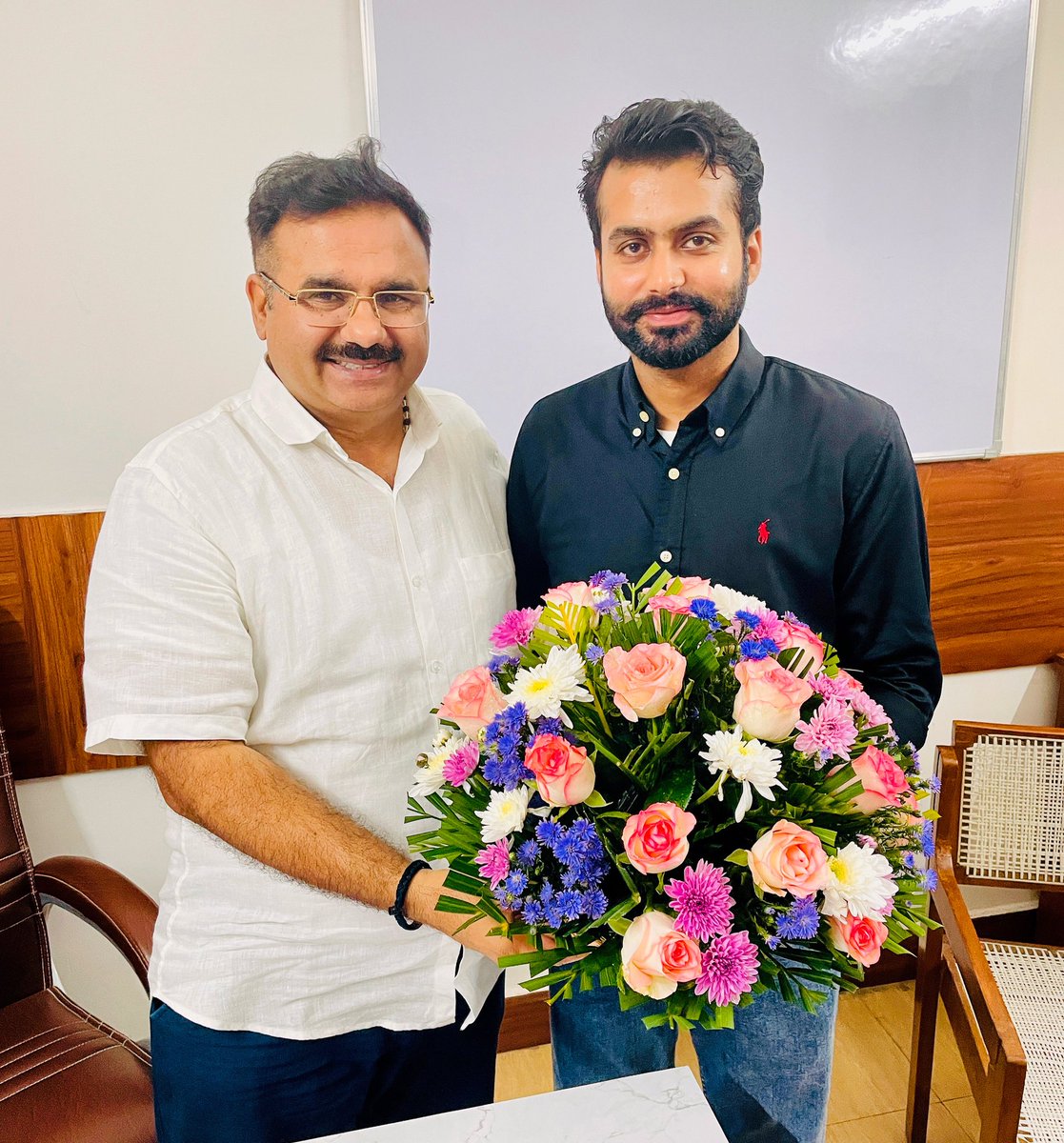 dampy_malhotra's tweet photo. Called on AICC Secretary, Punjab Incharge @Aloksharmaaicc ji today !! Had a detailed conversation with him about the current political scenario in Punjab !! https://t.co/he3P4HtcGD