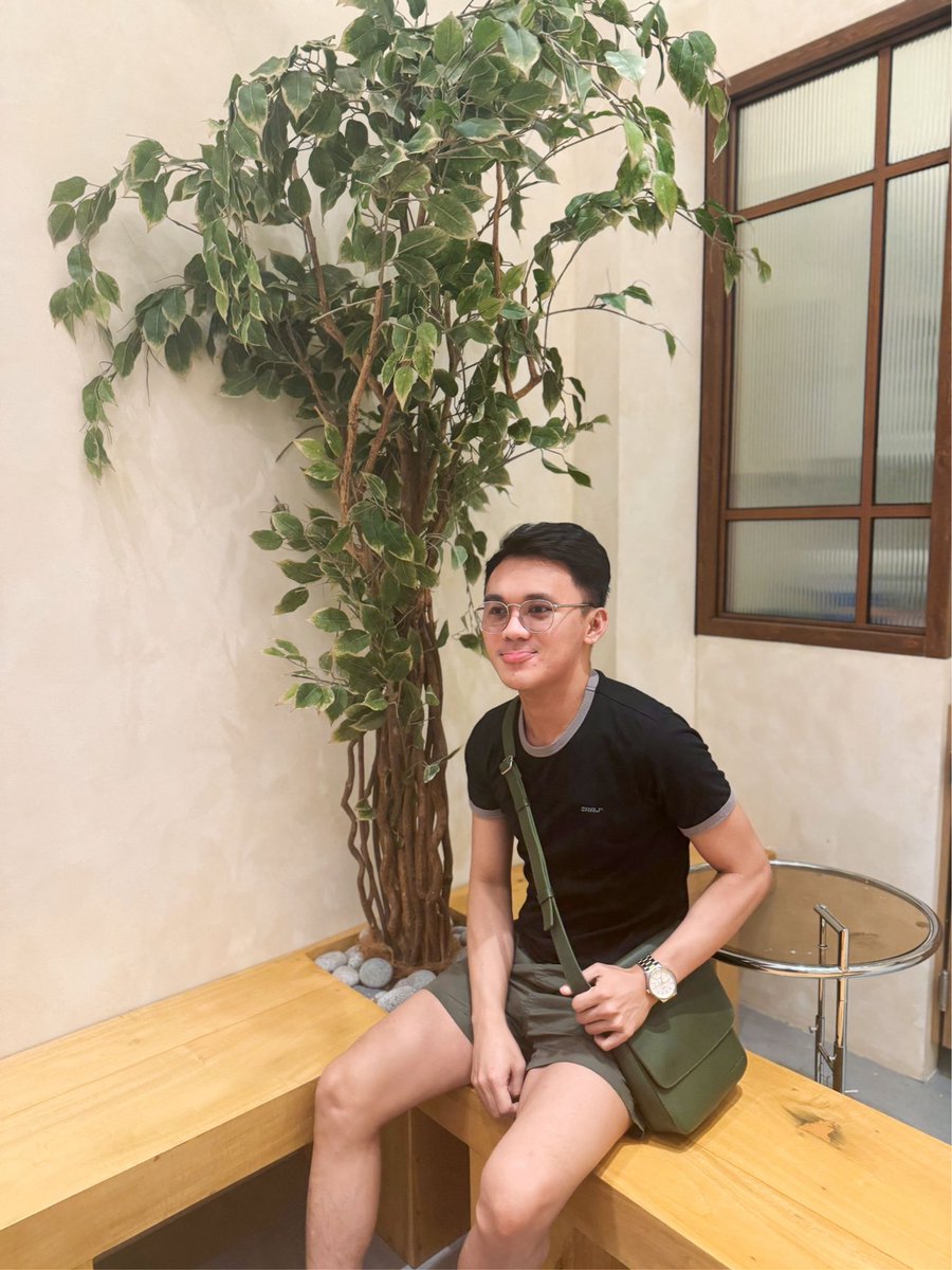 iamjhunjong's tweet photo. Wait lang, mamaya mo ‘ko picture’n may nakatingin pa. 🫢 https://t.co/QGiZeQ1r6M