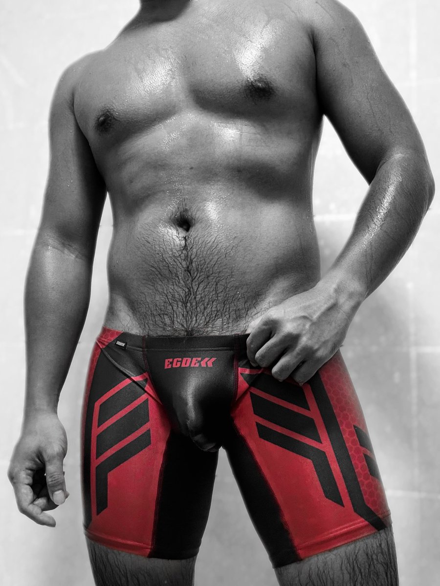 謝謝昨天大家的生日祝福，這邊附上禮物之一的實穿照（分明是自己想露🤭