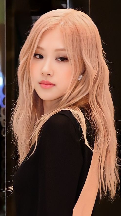 Celebrity_post_'s tweet photo. Beautiful face of k-pop
#2 Rosé (blackpink) 
#Rose #BLACKPINK 
200 followers for rosé 
Let's see who is real fans https://t.co/H83fvOFAdu