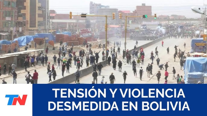 DanteBobadilla's tweet photo. Empezó la guerra civil en Bolivia. Dos bandos de izquierda se disputan el poder después de haber jodido juntos al país. ¿Qué proponen? Nada. Ya lo hicieron todo: nueva Constitución, estatizaciones, subvenciones y controles. Ya jodieron el país pero ahora solo quieren el poder. https://t.co/VSMAO95W8K