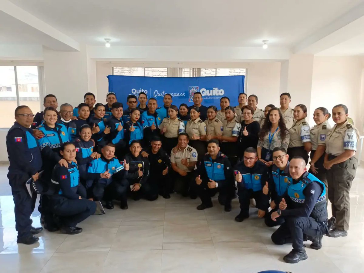 EPMQuitoTurismo's tweet photo. 📝 #Capacitaciones | Finalizamos el curso 'Inteligencia Emocional en el servicio al visitante', dirigido a personal de la Policía Turística y Cuerpo de Agentes de Control Metropolitano. Los participantes aprendieron técnicas de comunicación asertiva y resolución de conflictos con el fin de fortalecer la cultura de servicio a los turistas.

Con turismo, #QuitoRenace 🌤️