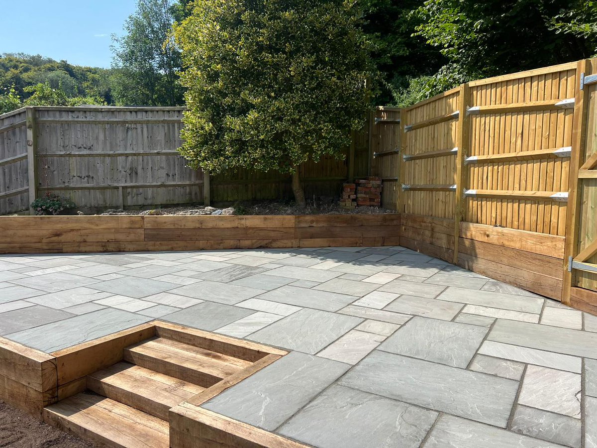 CountrySupplie's tweet photo. A stunning project in High Wycombe by Allscapes Gardens Ltd ! 👏🏻

Featuring our Mountain Mist Riven Project Packs, starting from £17.85 per m² +VAT, and New Oak Railway Sleepers, available for £29.25 each +VAT. The perfect combination for a beautiful and durable outdoor space! 🌿 https://t.co/u5neSNrbTc