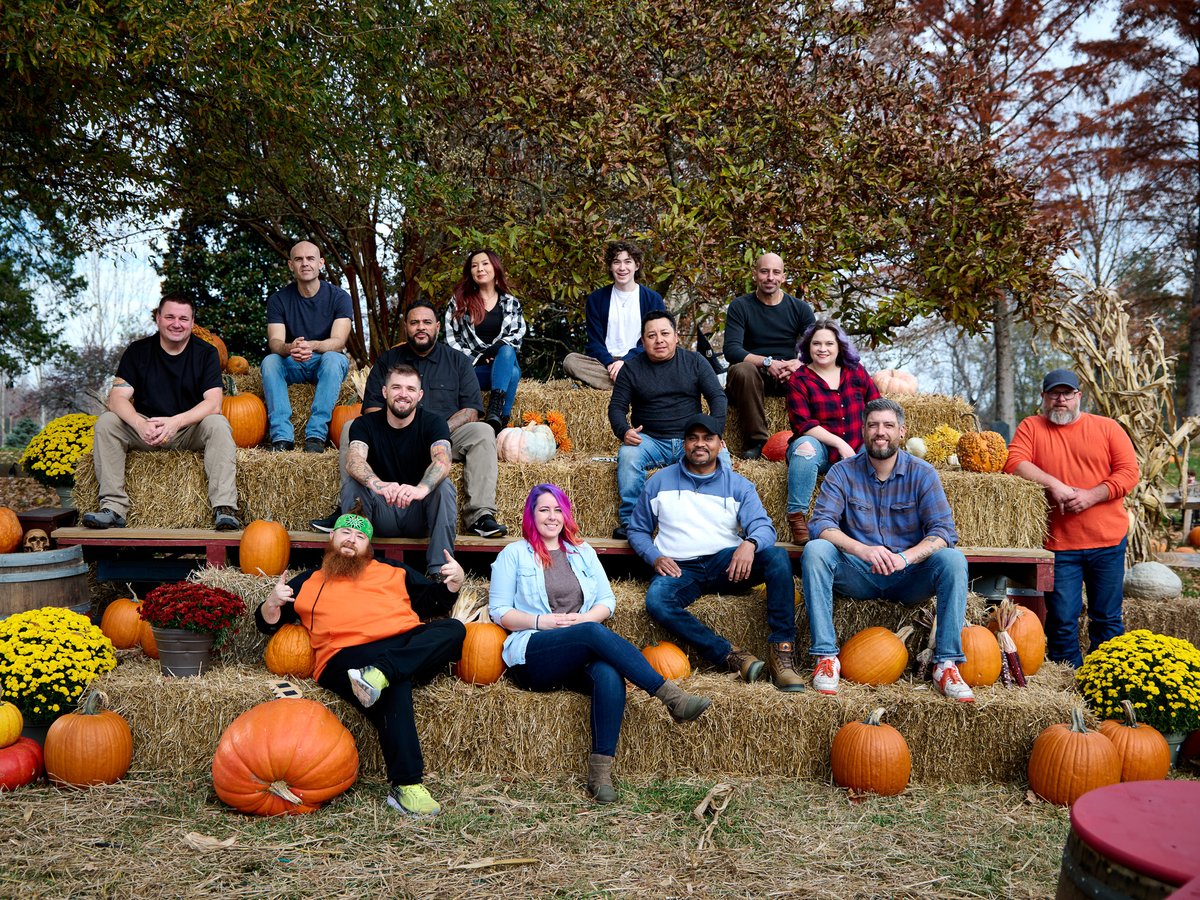 An all-new season of #OutrageousPumpkins All Stars kicks off NOW and we're here live-tweeting! 🎃 <a href="/chefdphillips/">damaris phillips</a> is about to welcome 14 of the world’s top carvers to the competition and they’re all familiar faces + fan favorites 😉 RT if you’re watching live!