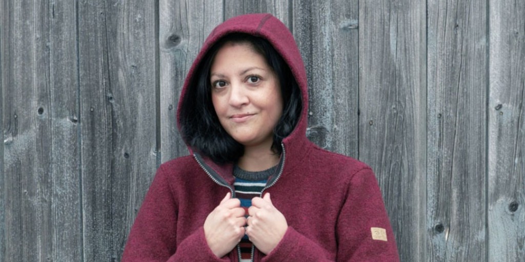 CdnOutdoorEquip's tweet photo. Ladies! At last! A heavy weight (800g/m²) 100% wool layer jacket for women that is wind resistant, sports a hood, 2 side pockets, and a drawstring at the bottom.  

Made in Sweden to Ivanhoe's exacting standards. https://t.co/6SpFlHw7ce https://t.co/S12UrZyvw0