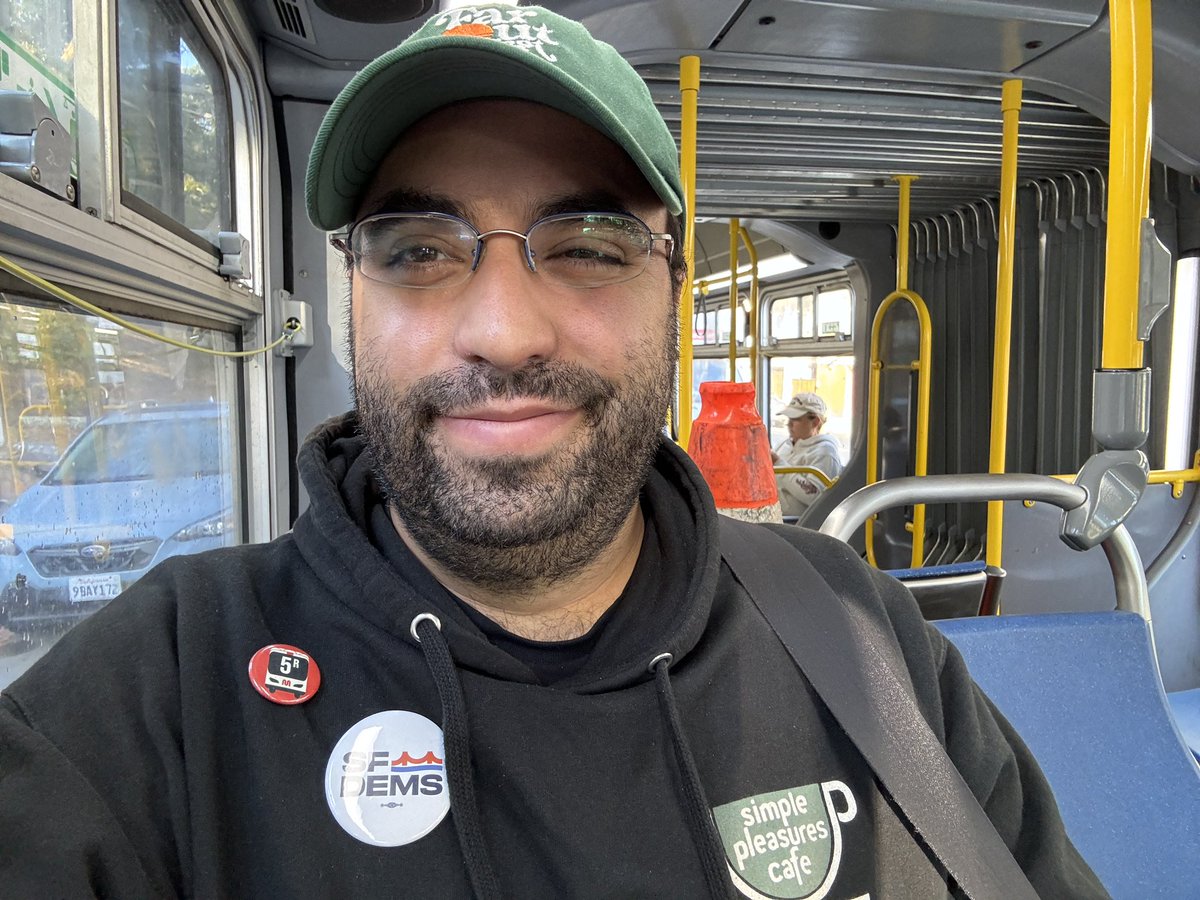 Bobakkabob37's tweet photo. Happy Monday San Francisco! 

Riding my trusty @SFMTA_Muni 5R-Fulton bus to get me where I’m going, clocking in another ride for the #RideContest, and making the most out of what will assuredly be a beautiful day 🥰 https://t.co/764uqxzNRs