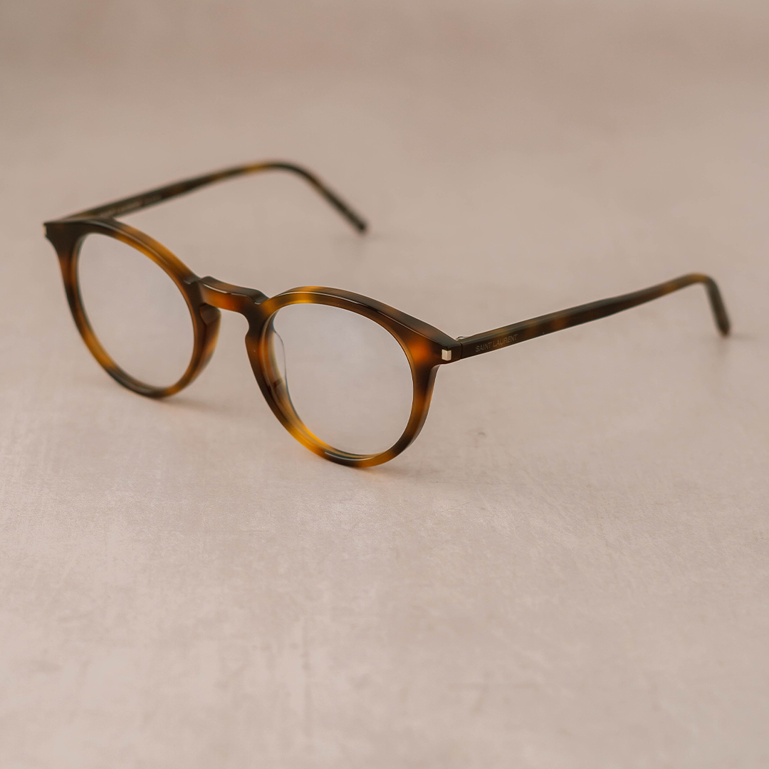 ✨ Las gafas Saint Laurent son un tributo a la atemporalidad, para quienes entienden que el verdadero estilo nunca pasa de moda.
👉 Ven y descubre la colección Saint Laurent en nuestros centros y 24/7 en opticauniversitaria.es/marcas/saint-l…