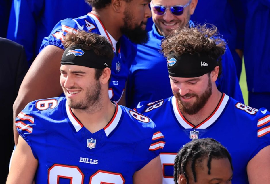TheThomasDeLaus's tweet photo. Can we talk about how Dalton Kincaid and Dawson Knox are becoming one person 😂

#BillsMafia https://t.co/g71jbJtvoN
