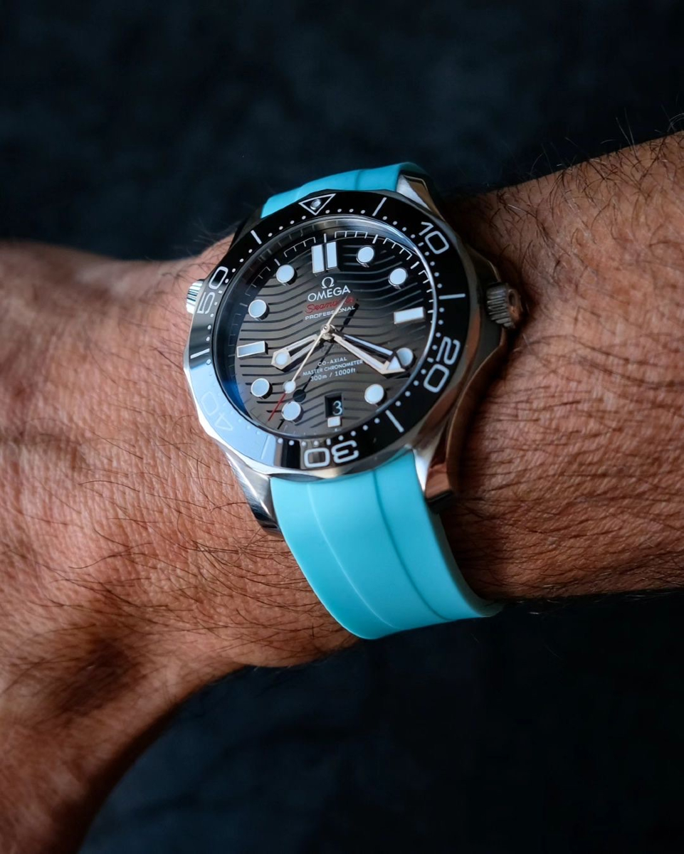 wisstraps's tweet photo. Our favorite #bluewatchmonday combo! Glacier Blue integrated rubber strap on an Omega Seamaster ๐
๐ธ: @tlc__watches
#wisstraps #wis #watchstraps #watchband #watches #omegaย #watchcommunity #watchfam #watchfreak #watchoftheday https://t.co/FXiEOnQAy0