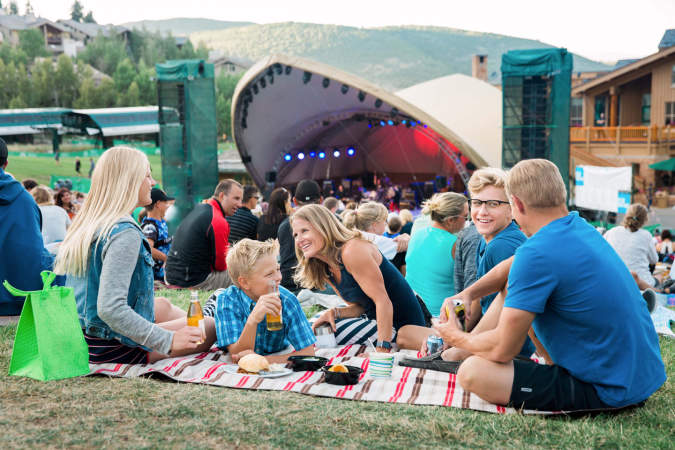 disagreebutter's tweet image. Park City is one of the least diverse places in Utah. Skiing is also one of the least diverse sports. Why pursue keeping a major world renowned film festival only to exclude minorities and put it in a majority white area? Build high density section 8 housing
#StrengthenParkCity