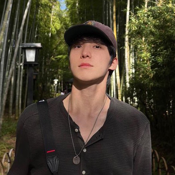 yunhopowerless_'s tweet photo. how can someone look this perfect https://t.co/n4mJ7Iqzhu