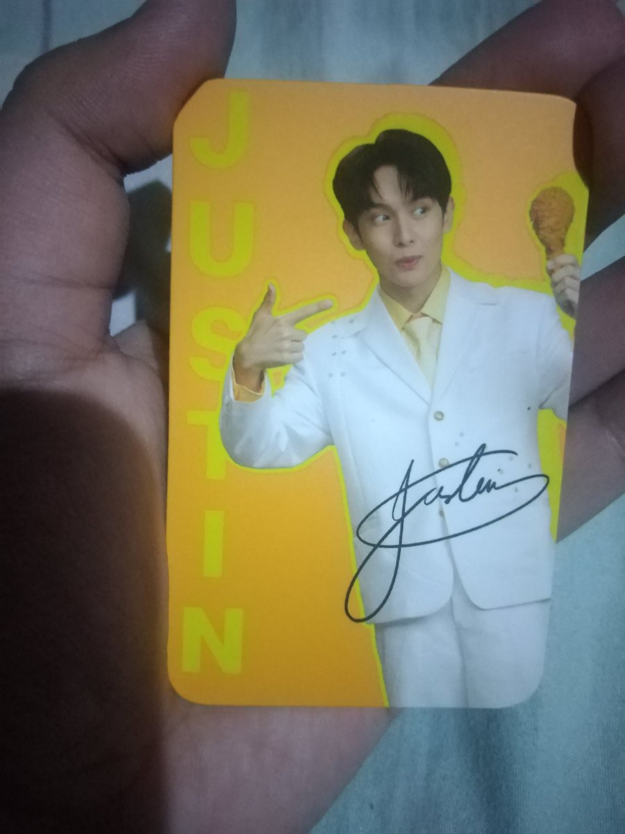 Umuwing may pc ni <a href="/justintdedios/">justin</a> pero naiwan naman yung payong hahahaha