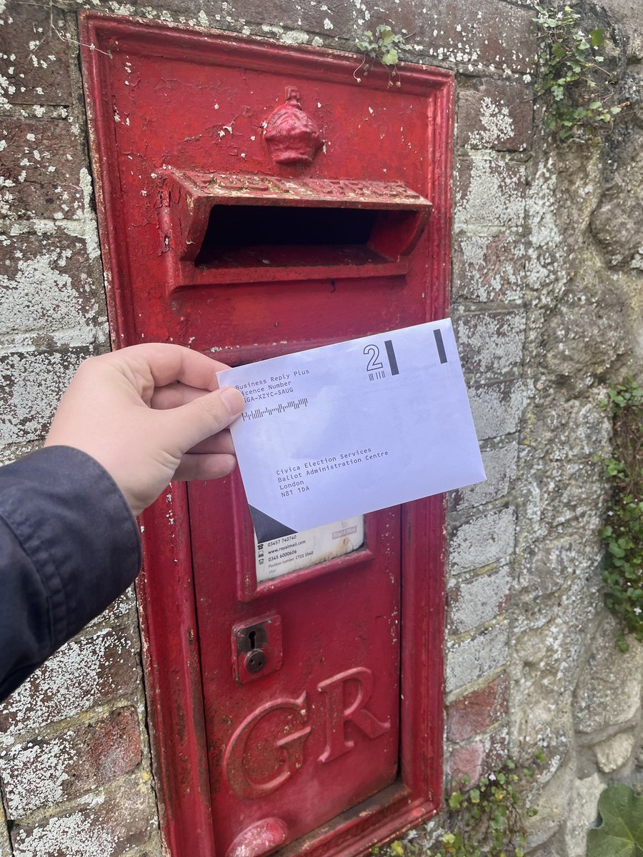 ‘I don’t do politics’

Well your bosses do. Vote YES ✅ to the <a href="/RMTunion/">RMT</a> political fund ballot