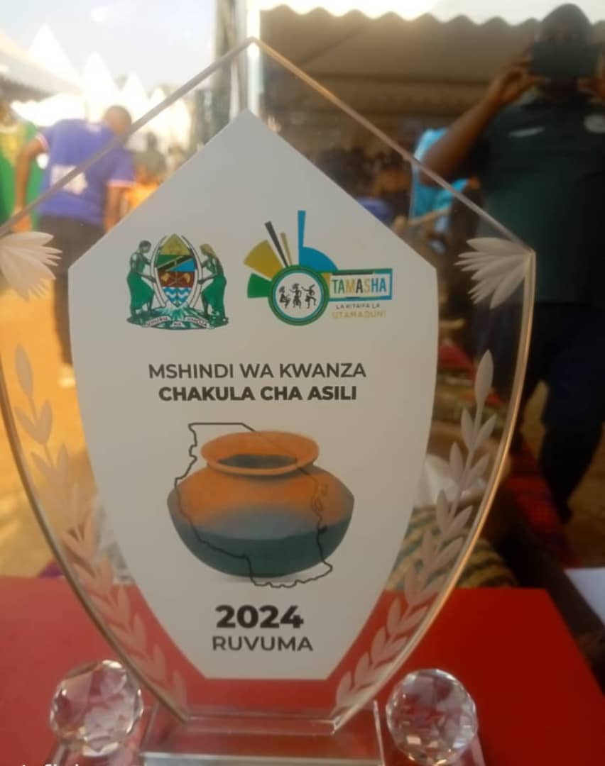 mwangadchabari's tweet photo. Kikundi cha Utamaduni cha Teule Cultural Group kutoka Wilayani Mwanga kilicho wakilisha Mkoa wa Kilimanjaro kwenye Tamasha la Kitaifa la Utamaduni Mkoani Ruvuma kimeibuka mshindi wa kwanza Kitaifa katika maandalizi ya vyakula vya asili kwa mwaka wa tatu mfululizo. https://t.co/OGRNOdJLRu