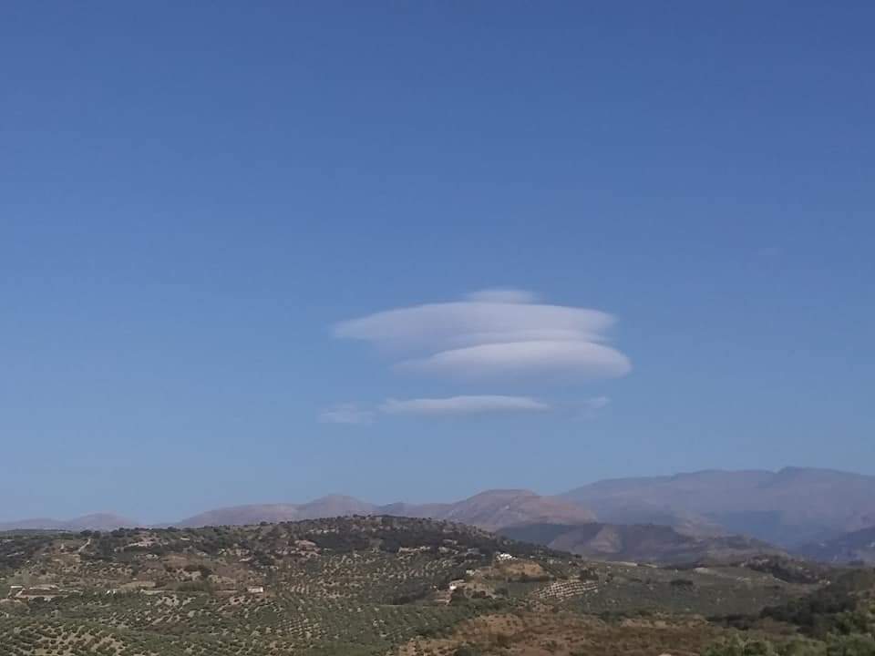 Mucha responsabilidad ponemos en  manos del destino, sin hacer nada por nosotros mismos.

Momentos...
