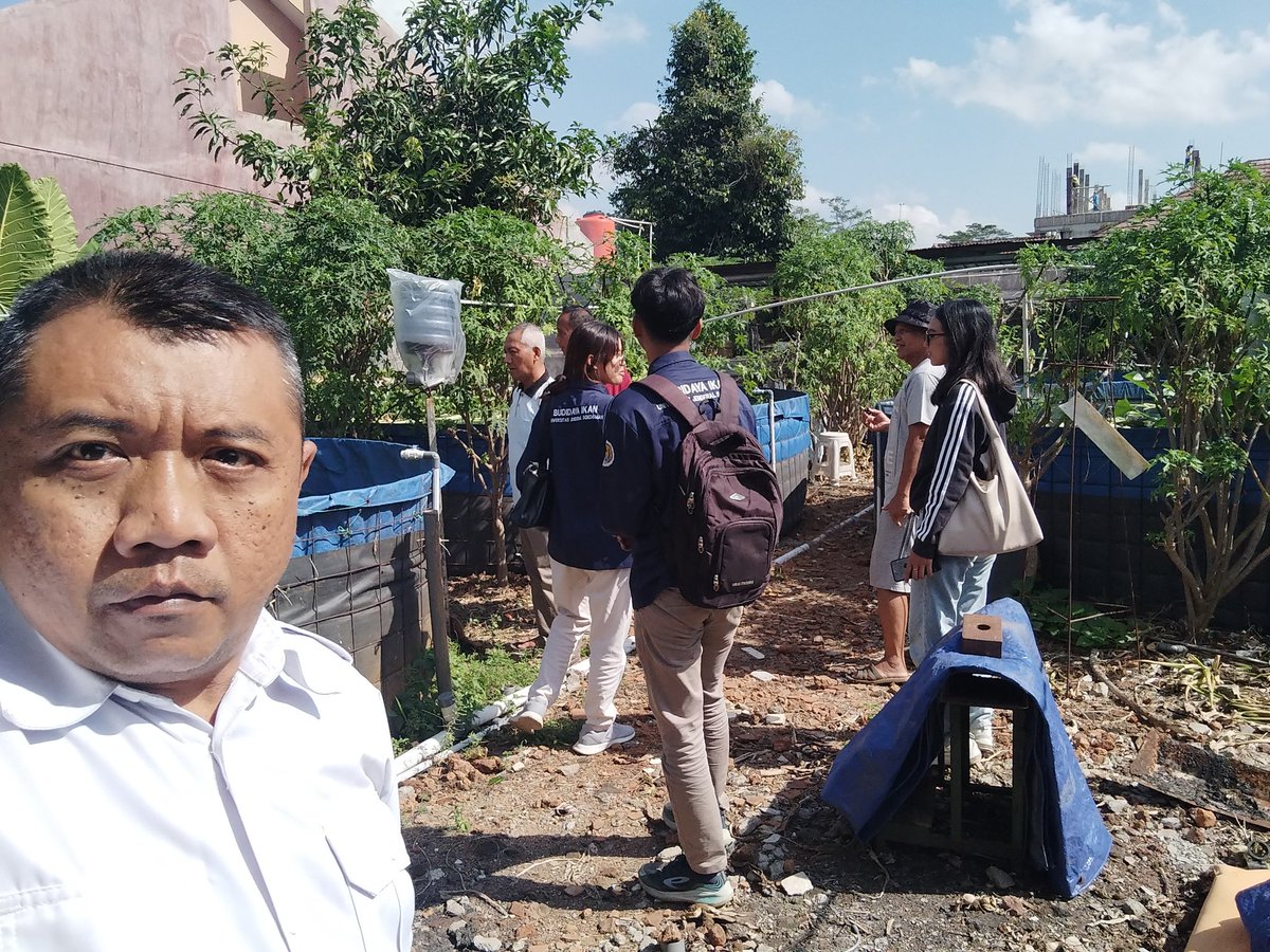 BudiFIRST2's tweet photo. Jumat (13/09/2024), Budi Mulyadi, Luhkan Kab Banyumas. Melakukan pendampingan dan pertemuan kelompok di Pokdakan Tapak Liman, Ds Sudagaran Kec Banyumas. #GiatluhkanSatminkalTegal
#Luhlapor
#Banyumaa https://t.co/k9b5RGxfDJ