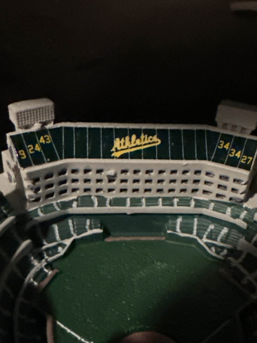 jvb43's tweet photo. OAKLAND FANS, POST THIS PHOTO EVERYWHERE WITH THE HASHTAG #StayInYourSeat! https://t.co/W0BAKbRAB3