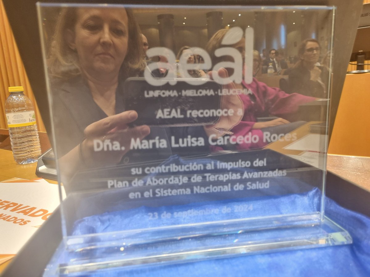 delPinoE's tweet photo. He tenido el honor de recoger en nombre de la ex ministra Luisa Carcedo @luisacarcedo, el premio de Aeal por la introducción de las terapias avanzadas CART en la cartera del Sistema Nacional Salud, tan importantes para el tratamiento del cáncer en niños y adultos https://t.co/jdtfyEJJ6J