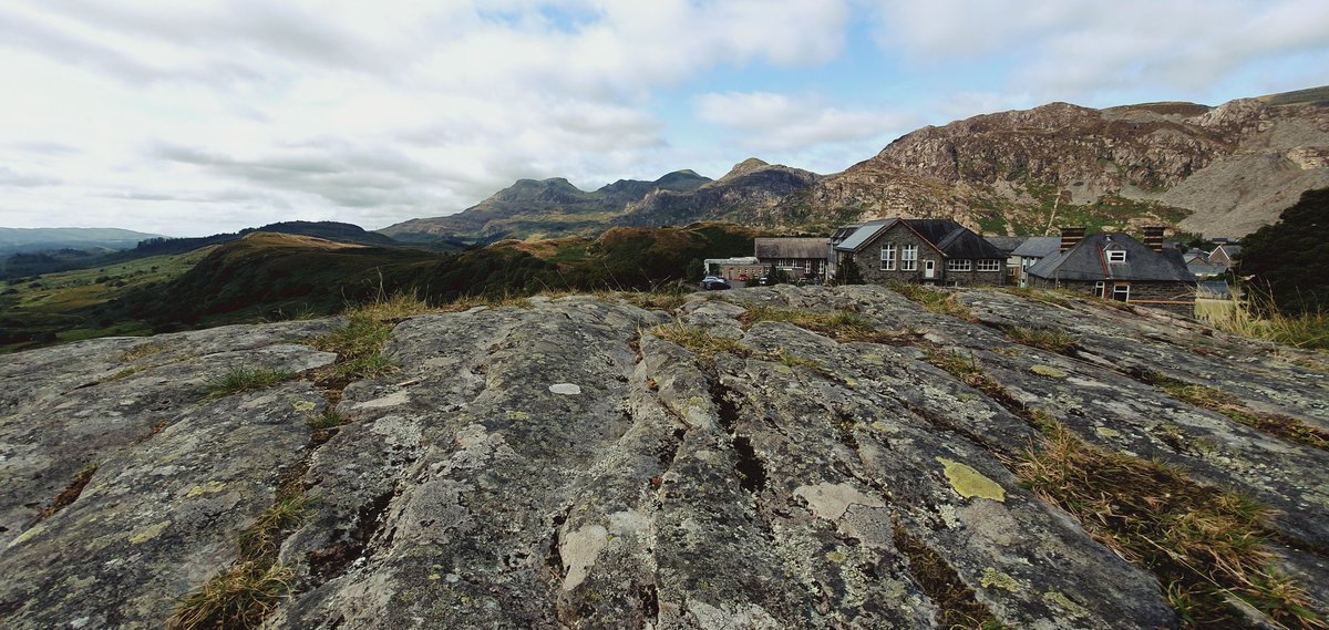 MEIRIONYDDPHOTO's tweet photo. The Former #Slate #incline #funicular railway from #GlanYPwll to #NithYGigfran 
Holland's slate quarry #BlaenauFfestiniog 

A #Stoosbahn would look good going up there https://t.co/SEahjCUifi