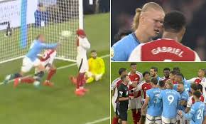 TechReviewHD1's tweet image. @ErlingHaaland throwing a ball at a player not looking at him..  #coward 
#scaredboy Gabriel would eat him alive 
That should have been at least a yellow and dangerous throwing a ball at players back of head
#haalandtheboy
#premierleague