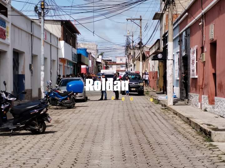 Armandoroldan's tweet photo. Ronaldo Gómez  de  47 años de edad falleció por heridas de arma de fuego en Barrio Latino Jutiapa sujetos desconocidos le dieron muerte, Ronaldo fue por mucho tiempo el líder del sindicato rojo del Área de Salud de Jutiapa @vichoguate @VinicioTVGT @TN23NOTICIAS @hugomorales84 https://t.co/quMjKl8b1j