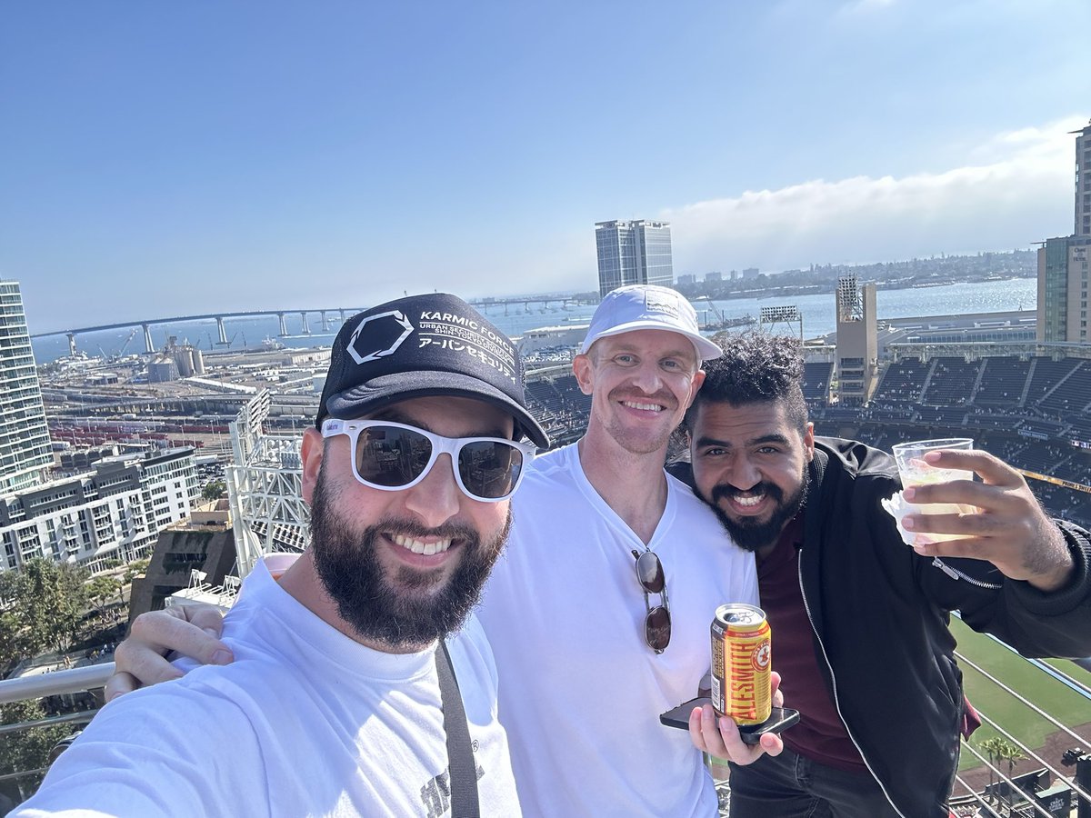 These convention weekends always fly by so fast. 

Had a great time hanging out with old friends and meeting new ones - if we took a picture together be sure to tag me!