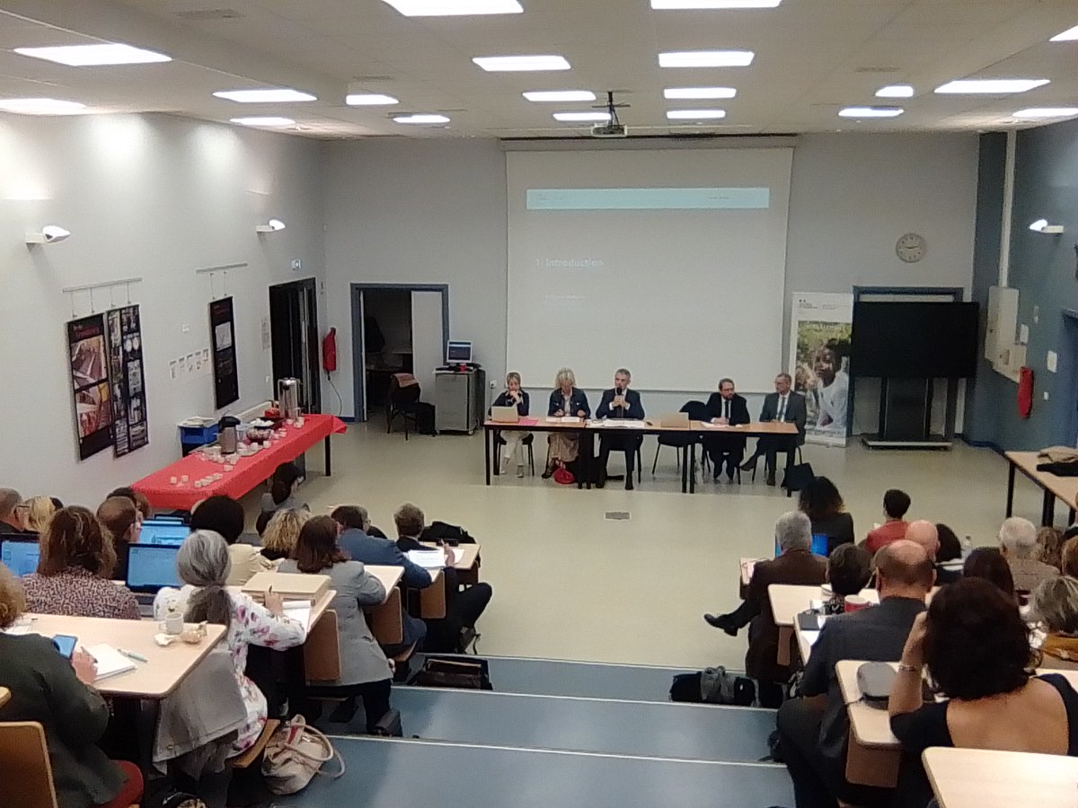 Ce matin a eu lieu la réunion de rentrée des cadres à Vesoul :
➡️Présentation des nouveaux personnels
➡️Réseaux d'éducation et projet académique
➡️Réussite, ambition, citoyenneté et bien-être des élèves
Merci au Lycée Luxembourg pour son accueil. @phdestable <a href="/acbesancon/">Académie de Besançon</a>