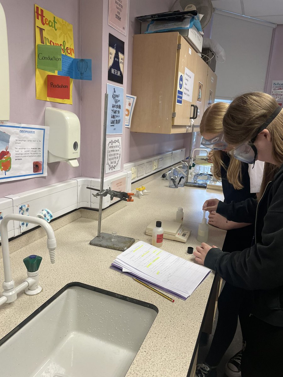 MissWalsh3's tweet photo. S2 demonstrating titration skills on a micro scale! Very impressive 😍🧪 @WhitehillSci @WhitehillSec https://t.co/OGzRTKNkWs