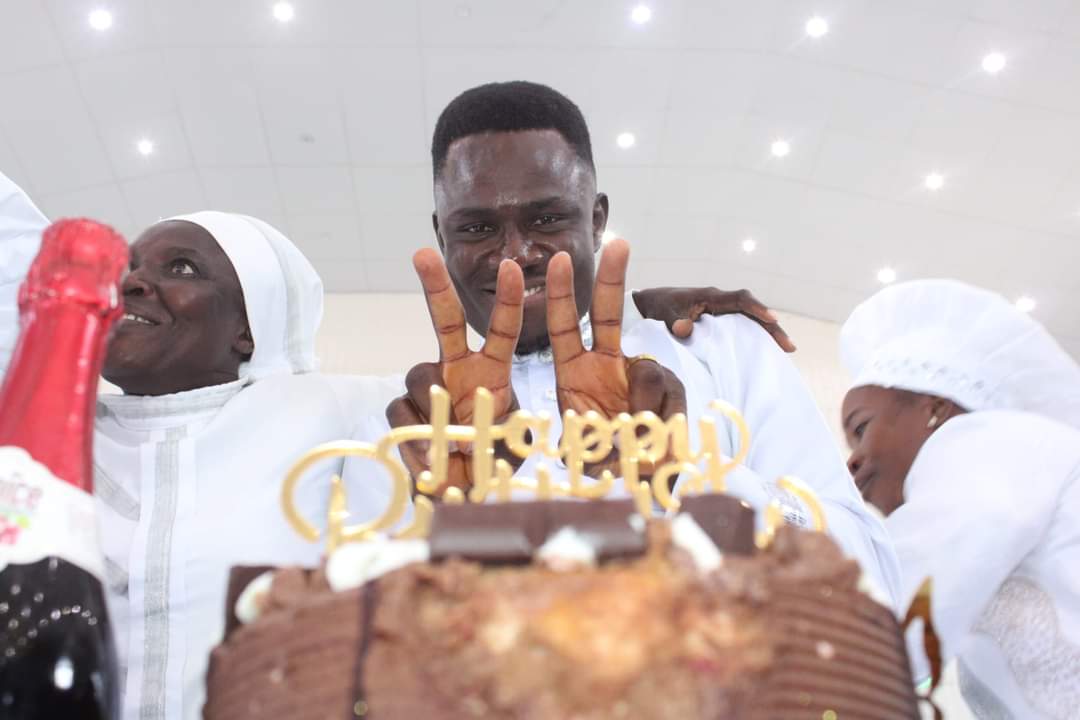 thegloryland's tweet photo. HAPPY BIRTHDAY TO OUR APOSTLE!
We celebrate God's Grace and Faithfulness upon your life and ministry.
WE ARE BLESSED TO HAVE YOU SIR! https://t.co/KlgEbsFRJw