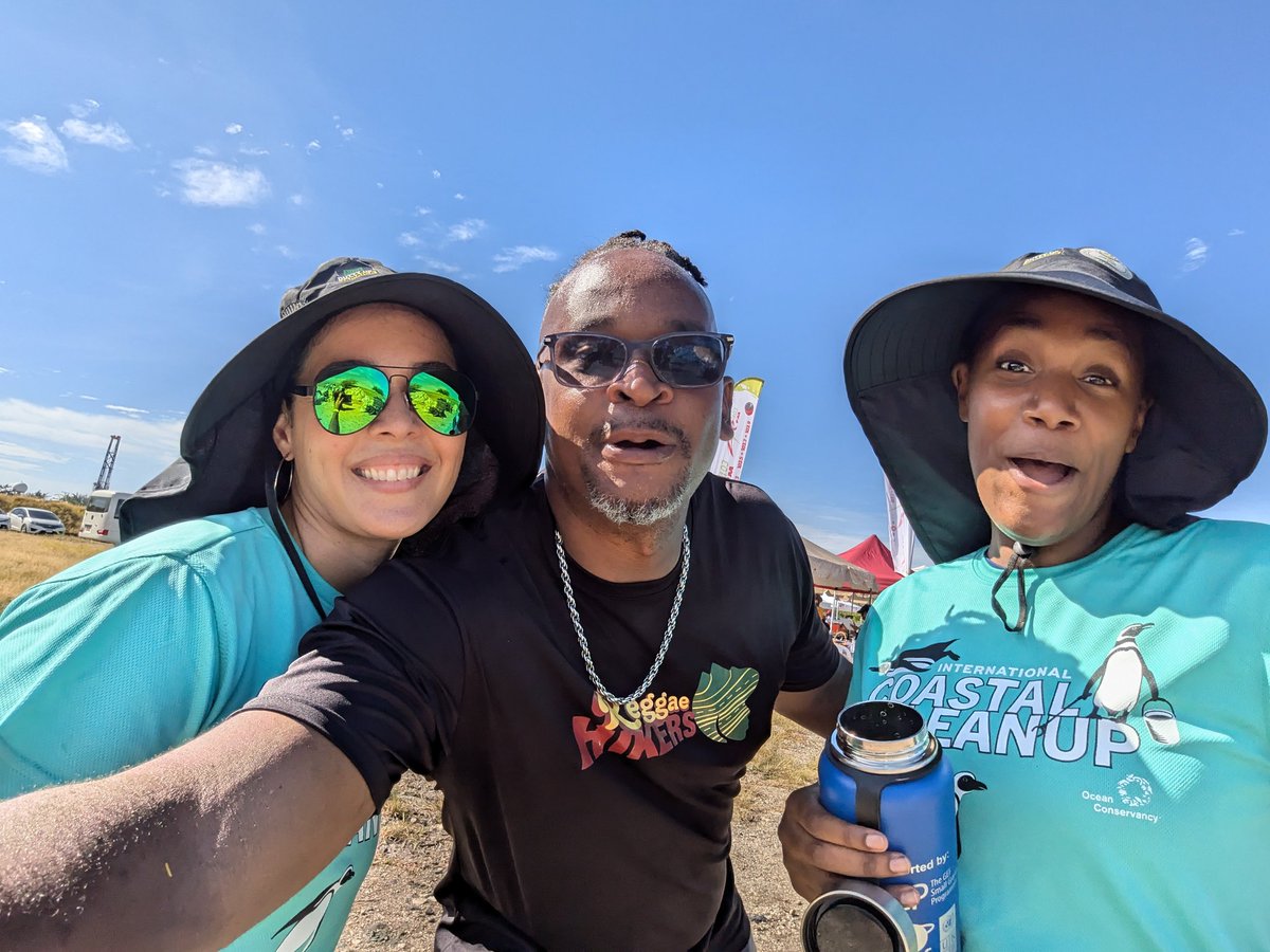RoostersWorldja's tweet photo. Well I was told to show evidence that I was working very hard during the beach clean up activities last Saturday for #ICCD2024.
I was working hard taking selfies with my friends from @jamentrust. They did a good job and the #Reggaeahikers look forward to the next event.
#Roostersworldja
#ReggaeHikers
#nuhduttyupjamaica
#SeaTheChange
#keepwiislandclean
#beachcleanupja2024
#bigupwibeachja