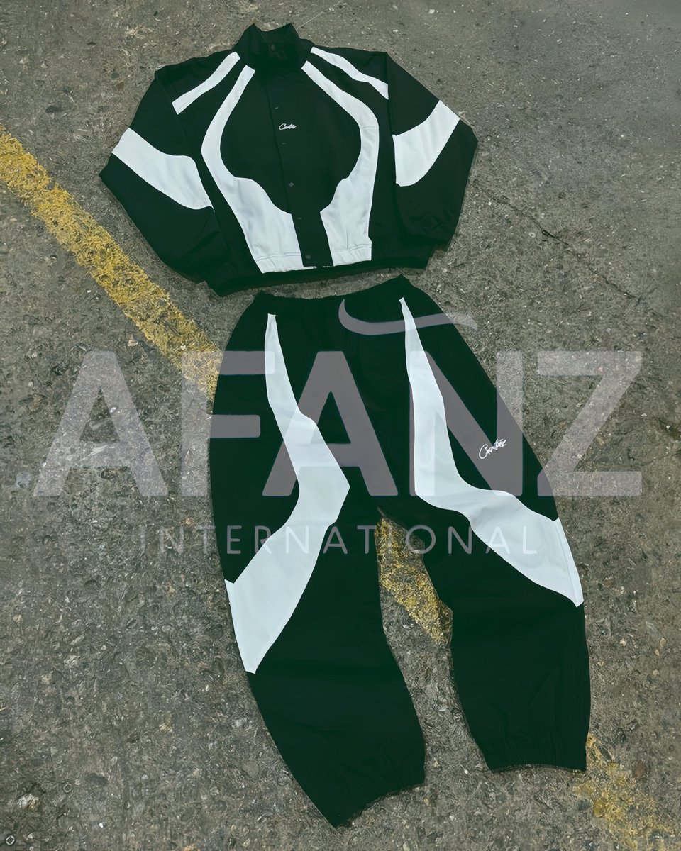 AfanzIntl's tweet photo. #SportswearManufacturer #CustomSportswear #BasketballApparel #EuropeanMarket #Ath #BasketballJerseys #ChicagoBulls #BasketballUniforms #SportswearEurope #EuroBasketball #PerformanceWear #SportsApparel #Activewear #FitnessApparel  #MadeForAthletes #CustomDesigns #TeamApparel https://t.co/qlSIKty0TH