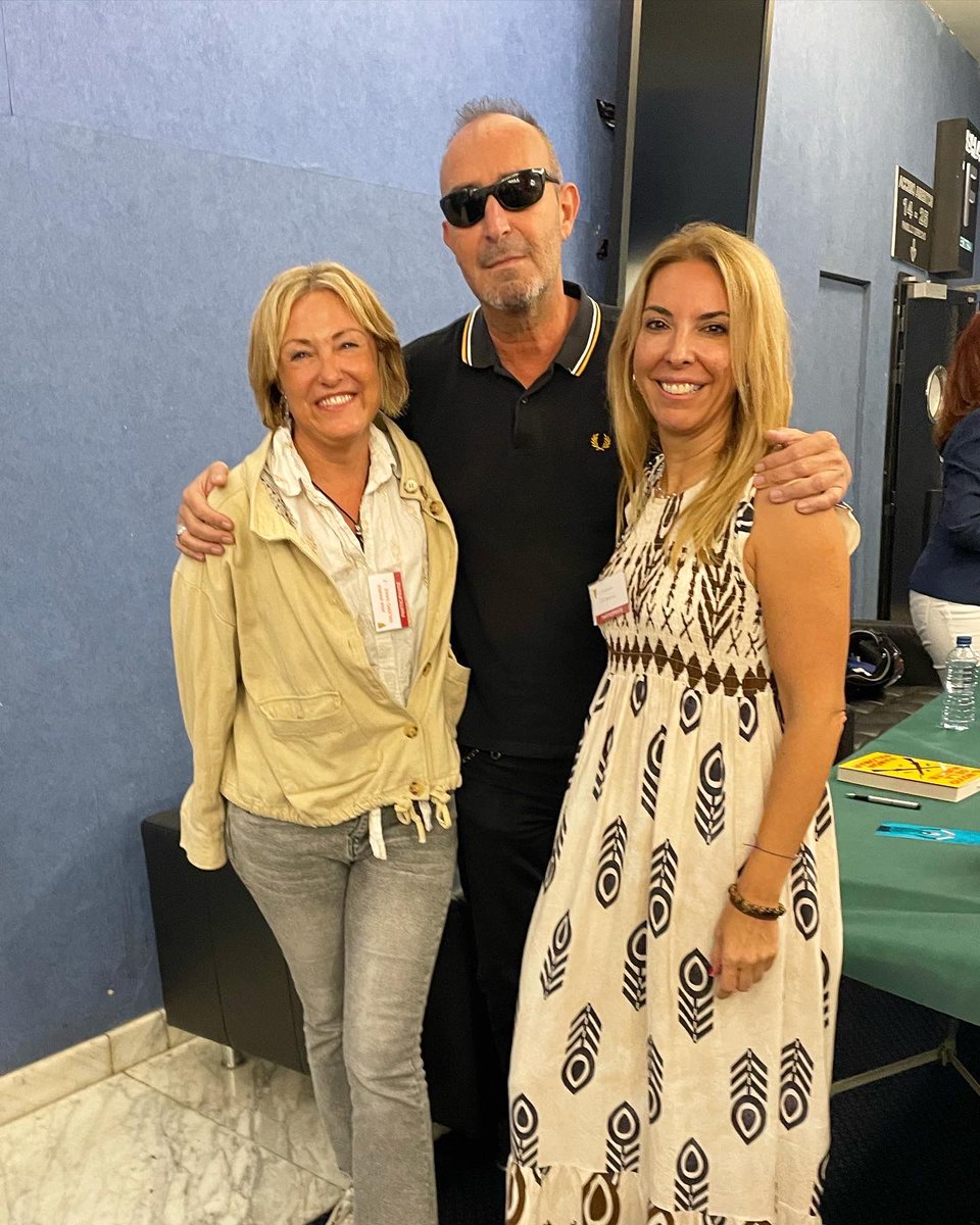 Un fin de semana literario de 10 📖🎉en el Congreso <a href="/EscrivivirVLC/">Escrivivir Congreso de Escritura</a> 

Ha sido un lujo poder compartir momentazos con escritores de la talla de Santiago Díaz y Ramón Palomar, quienes, aunque no los conocía en persona, me han conquistado👍🏻😍