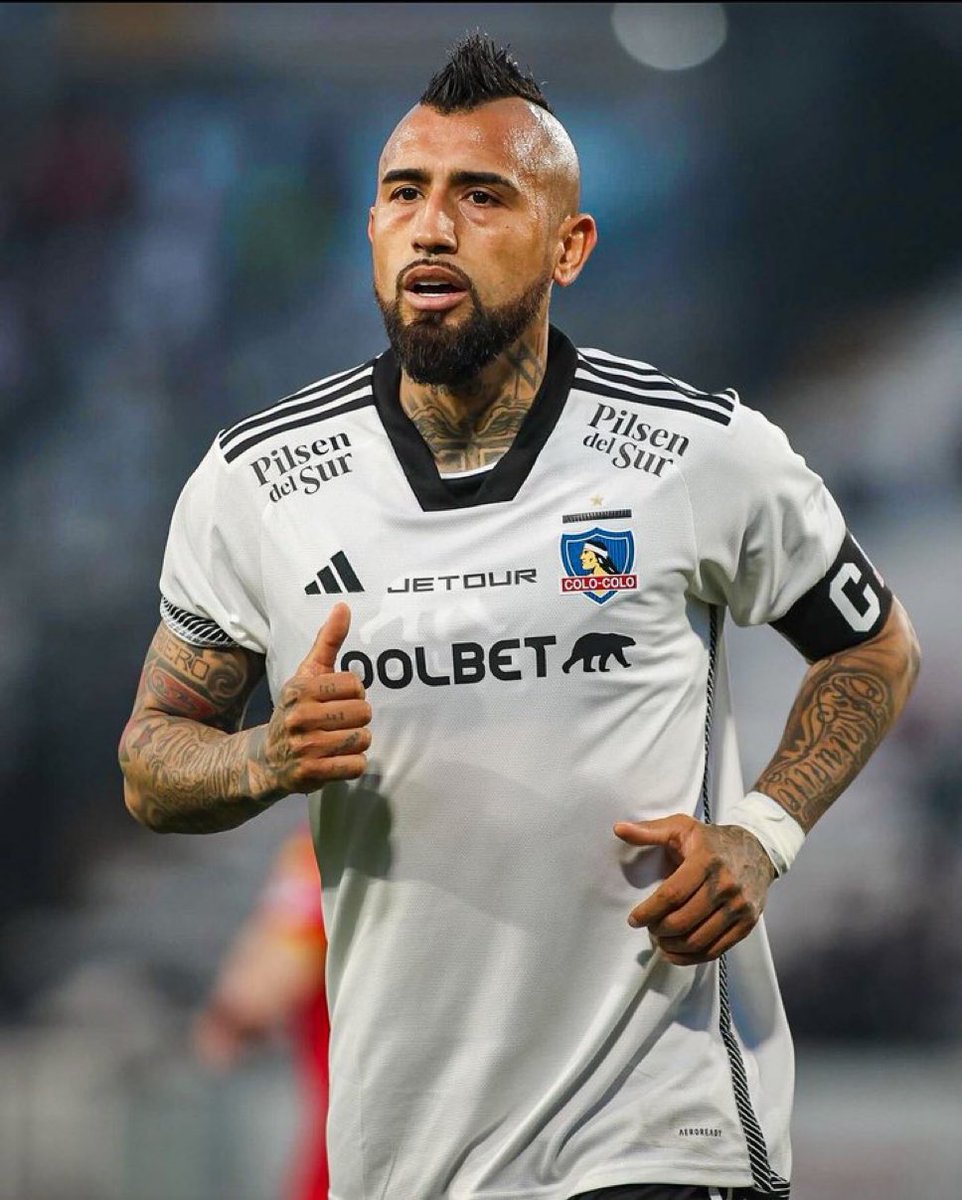 AtaqueFutbolero's tweet photo. “El gol más lindo que hice en Colo-Colo fue contra Alianza Lima, pero más lindo va a ser el del martes”.

Arturo Vidal en Kick, en la previa a la VUELTA ante River. 😳🇨🇱 https://t.co/iPCBVB6NA8