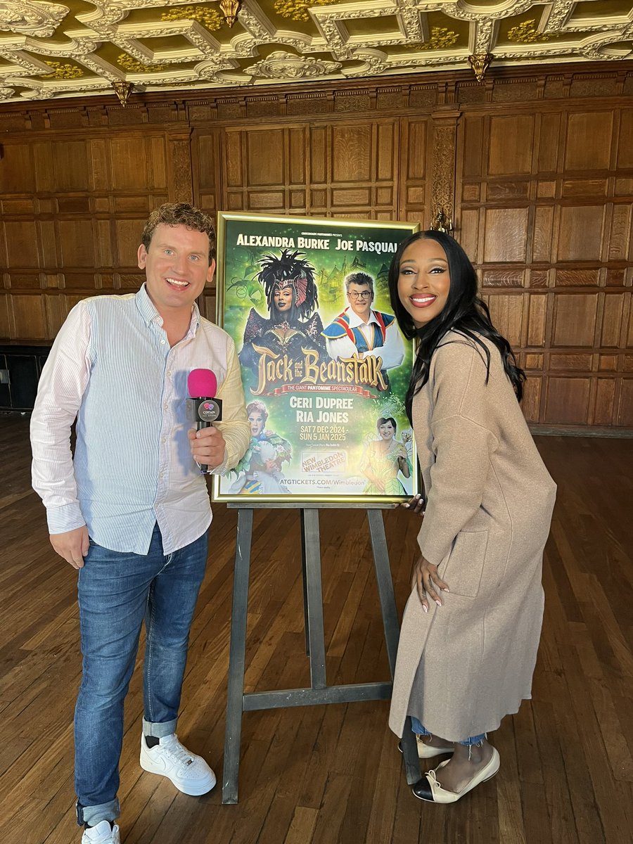 SamJSadler's tweet photo. BTS on the Jack &amp; The Bean Stalk Panto Launch!!

🎭 @curtain_call_reviews 

#BehindTheScenes #Presenter #Shoot #Pantomime #Actor #Theatre #London #BTS #EveryDayImHustling https://t.co/6QOJtRQKH6