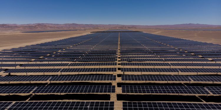 Estalvia's tweet photo. Oasis de Atacama, el mayor proyecto de almacenamiento de baterías del mundo, se ampliará en dos nuevas fases https://t.co/cPVeVaWKDX https://t.co/BzXEiaEMlg