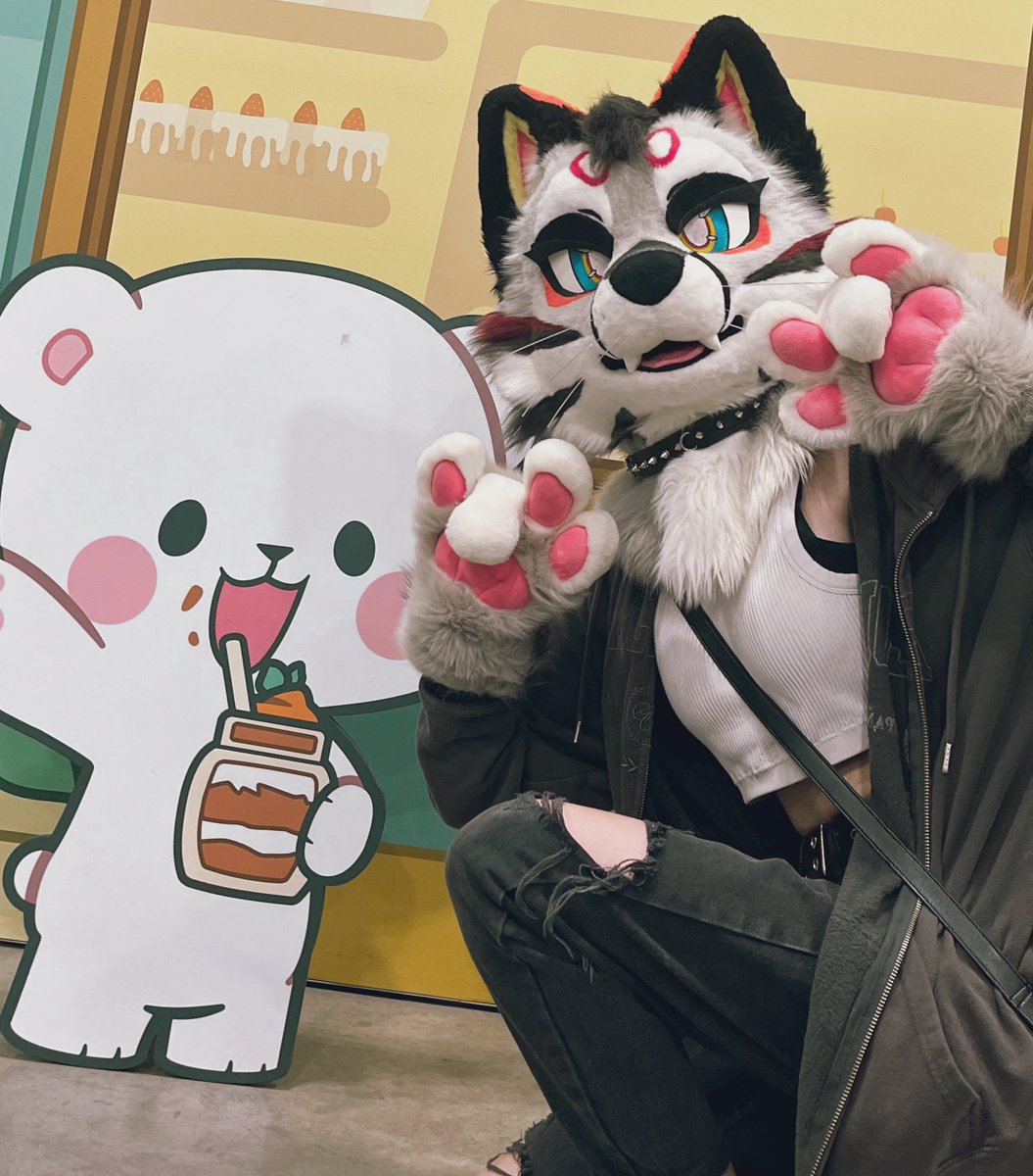 Surprise… I was able to make it to Edmonton Expo for a day! 😳

It was short lived, but definitely worth it to meet so many lovely people! Lmk if you see yourself!